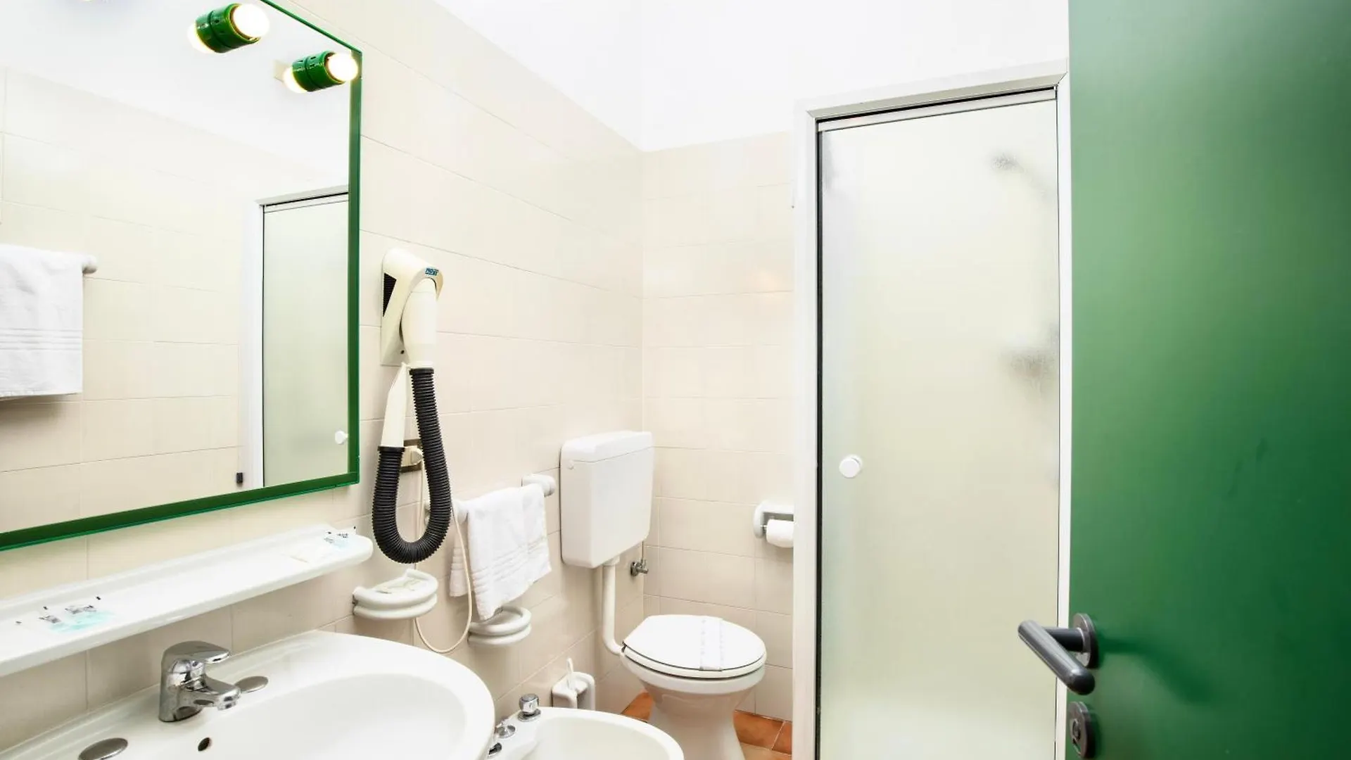 Ecovillage With Swimming-Pool Surrounded By Greenery, Apartments With Air Conditioning And Outdoor Private Area Teulada